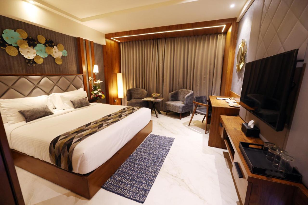Aj Grand Hotel マンガロール エクステリア 写真